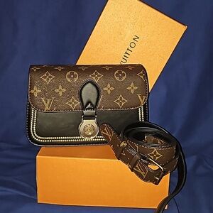 Brown with gold tone accents fashion bag magnetic closure comes with a strap.